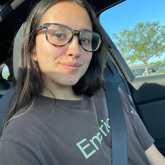 Meet your Posher, Meg💚 - Picture 2 of 11